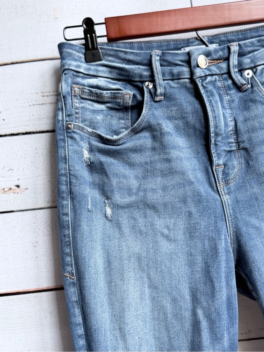 Good American Ripped Distressed Skinny Jeans - Medium Wash - Picture 4 of 12
